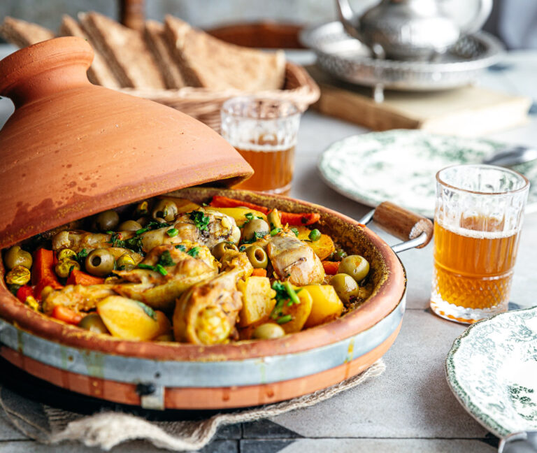 Moroccan Tagine: Hidangan Tradisional Maroko yang Kaya Rasa dan Nutrisi